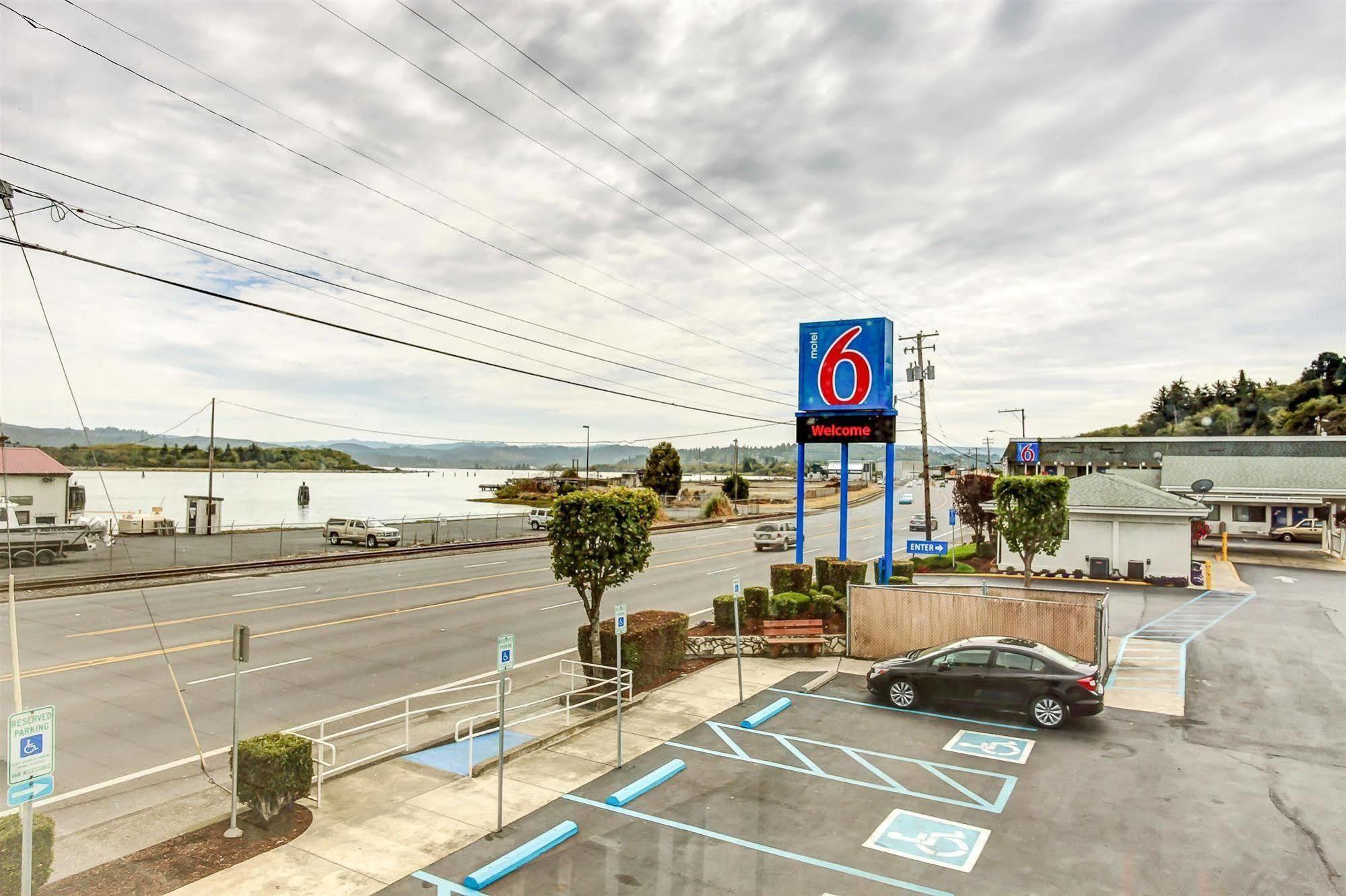 Motel 6-Coos Bay, Or Eksteriør bilde